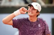 Roland-Garros : João Fonseca crée la sensation en éliminant Novak Djokovic