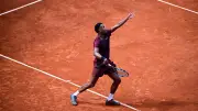 Roland-Garros : Mpetshi Perricard défie Djokovic, huit Français en lice dimanche