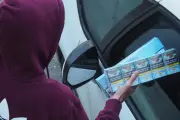 Saisie de 250 bouteilles et 700 paquets de cigarettes à Miramont-de-Guyenne
