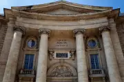 Saluts nazis d'un prof à Assas : débat sur la liberté pédagogique