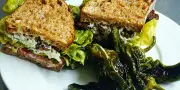 Sandwich au crabe, mayo et bacon : la recette de Jesse Jenkins