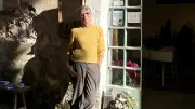 Sigrid perpétue l'art de l'émail et l'artisanat local à Villeneuvette