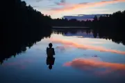 «Son ciel de cendres» de Valérie Cibot : l'inconnu du lac