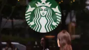 Starbucks Corée du Sud : le groupe rejette la faute sur l’IA après un scandale publicitaire