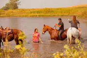 The New West : un western sororal et contemporain signé Kate Beecroft