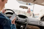 Téléphone au volant : cinq départements suspendent le permis jusqu'à six mois