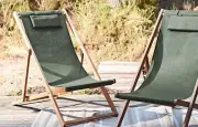 Transats en eucalyptus et textilène : détente garantie à 99,99 €