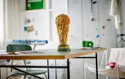 Trophée Coupe du monde LEGO : réplique 2842 pièces avec compartiment secret