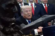 Trump défie le Congrès sur le délai de 60 jours pour la guerre en Iran