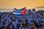 Trump durcit les sanctions contre Cuba, défilé massif à La Havane