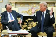 Trump frappe l'Allemagne : droits de douane et retrait militaire