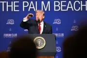 Trump menace l'UE de 25% de surtaxe sur les voitures importées