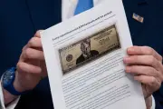 Trump veut un billet de 250 dollars à son effigie, malgré l'interdiction