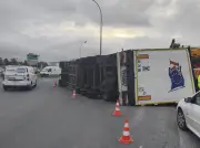 Un camion de déchets se renverse sur la rocade de Bergerac