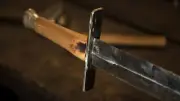Un écolier de 6 ans découvre une épée vieille de 1 300 ans en Norvège