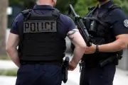 Un forcené tente une prise de judo pour désarmer un policier à Toulon