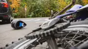 Un motard de 43 ans décède après avoir percuté un trottoir dans la Vienne