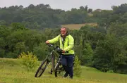 Un psychosociologue à vélo pour sauver les fermes des freins psychosociaux