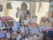 Une couturière artisanale rejoint le marché dominical de Saint-Christoly-de-Blaye