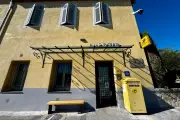 Valbonne : La Poste rénovée, pétition à Garbejaïre