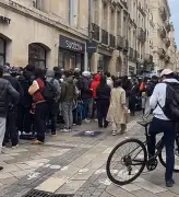 Vente de montres Swatch : affluence et intervention policière à Bordeaux