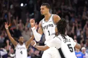 Wembanyama et les Spurs écrasent le Thunder, série à 2-2