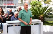 Woody Harrelson appelle les Américains à manifester comme les Français