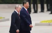 Xi et Poutine célèbrent des relations « inébranlables » à Pékin