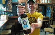 Yoko Ono fait pression sur une brasserie bretonne pour sa bière « John Lemon »
