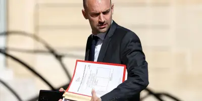 Barrot appelle à rendre le pouvoir aux Français face au RN et LFI