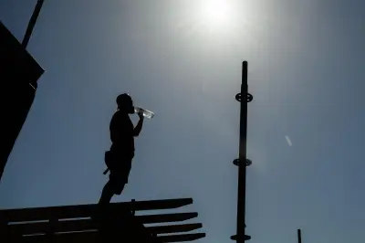 Canicule de mai 2026 : 300 décès supplémentaires, une surmortalité de 14 %