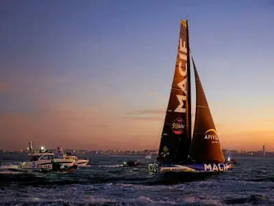 Charlie Dalin pulvérise le record du Vendée Globe en 2025