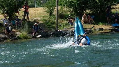 Coupe du monde de kayak freestyle : à Millau, le squirtboat fait sensation