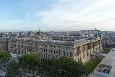 Crise au Louvre : le musée est à bout de souffle pour son nouveau patron