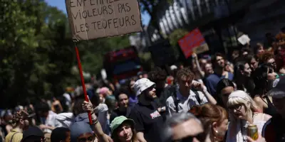 Des milliers de manifestants défendent les free parties à Paris et Bordeaux
