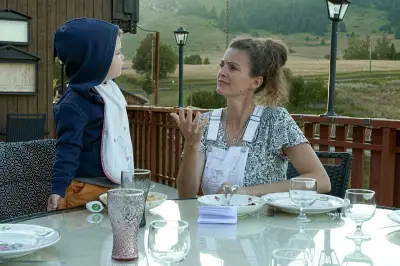 «Elle entend pas la moto» : un docu tendre sur la surdité