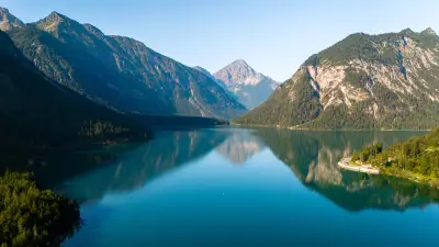 Fillette de 9 ans mordue au pied par un brochet d'un mètre dans un lac