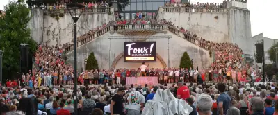Fous chantants : programme gratuit avant les concerts Soprano et Aznavour