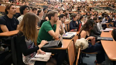 Frais universitaires : vers un quintuplement à 900 € en licence et 1 300 € en master