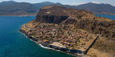 Grèce : à Monemvasia, le téléphérique touristique inquiète les habitants