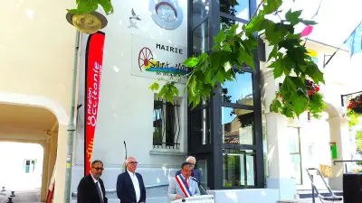 Inauguration d'un ascenseur à la mairie de Saint-Martin-de-Valgalgues