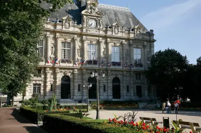 À Ivry-sur-Seine, un élu RN exhibe un crucifix en conseil municipal