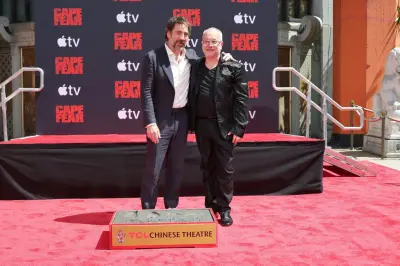 Javier Bardem immortalise ses empreintes au Chinese Theatre à Hollywood
