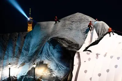 JR et Platon dans la caverne du Pont Neuf