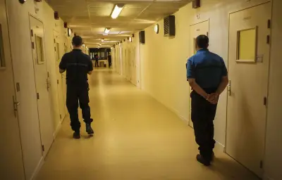 Justice refuse la levée du hygiaphone pour Salah Abdeslam