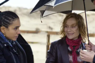 « La Prisonnière de Bordeaux » : Huppert et Herzi, duo brillant dans un huis clos social