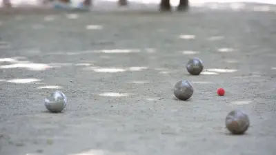 Landes : un octogénaire frappe un homme avec une boule de pétanque, la victime décède