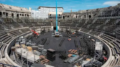 Les arènes de Nîmes se métamorphosent en scène géante pour le Festival