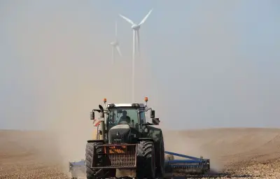 Loi agricole : le fossé se creuse entre modèles, dénoncent syndicats et ONG
