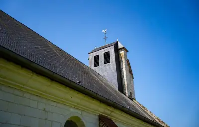 Maire et adjoints bloqués 25 mètres haut dans nacelle panne